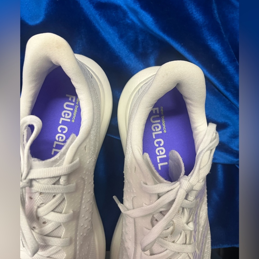 Women’s New Balance Fuel Cell sneakers - Picture 5 of 6